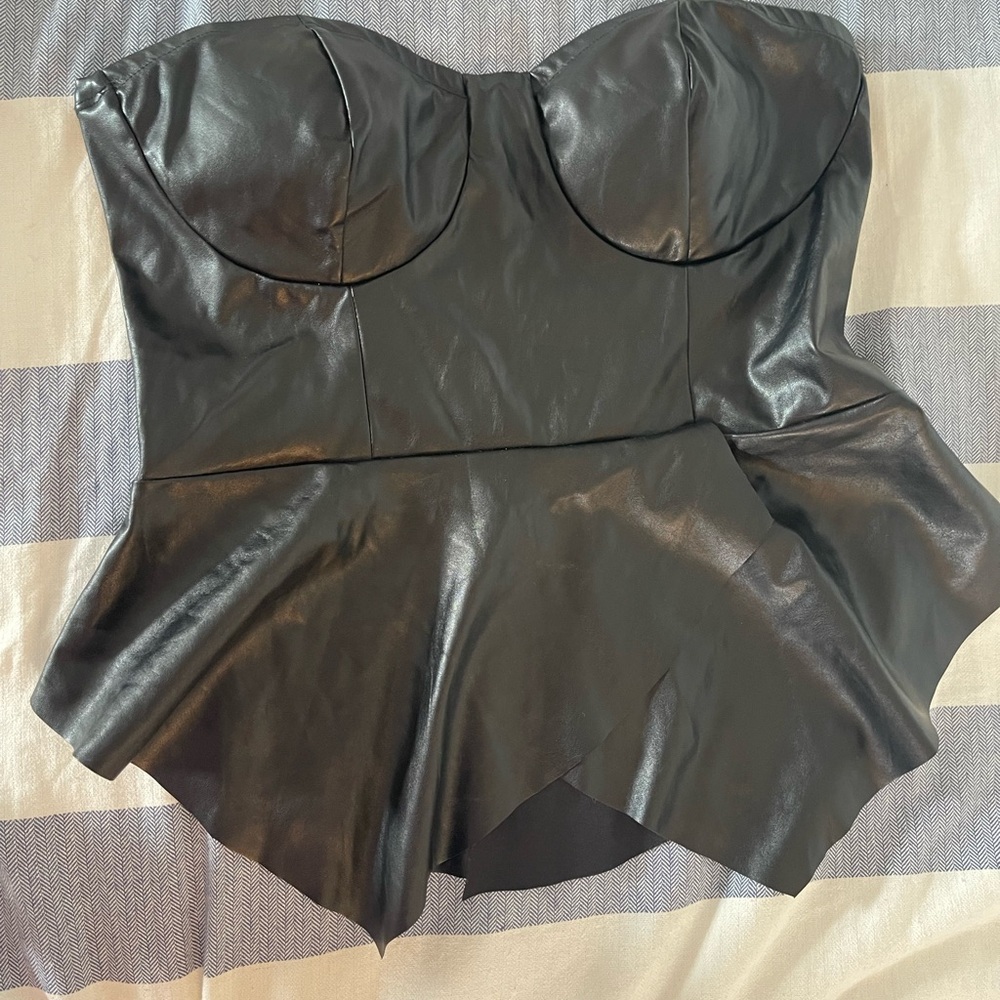 VENUS Elegant Black Strapless Top